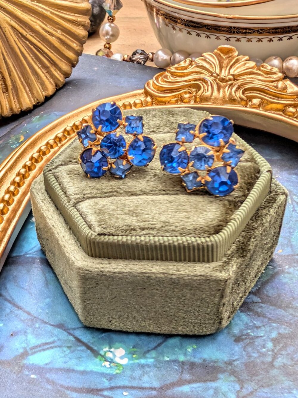 Vintage 1940's Gold Tone Screw Back Earrings Blue Square & Circle Rhinestones